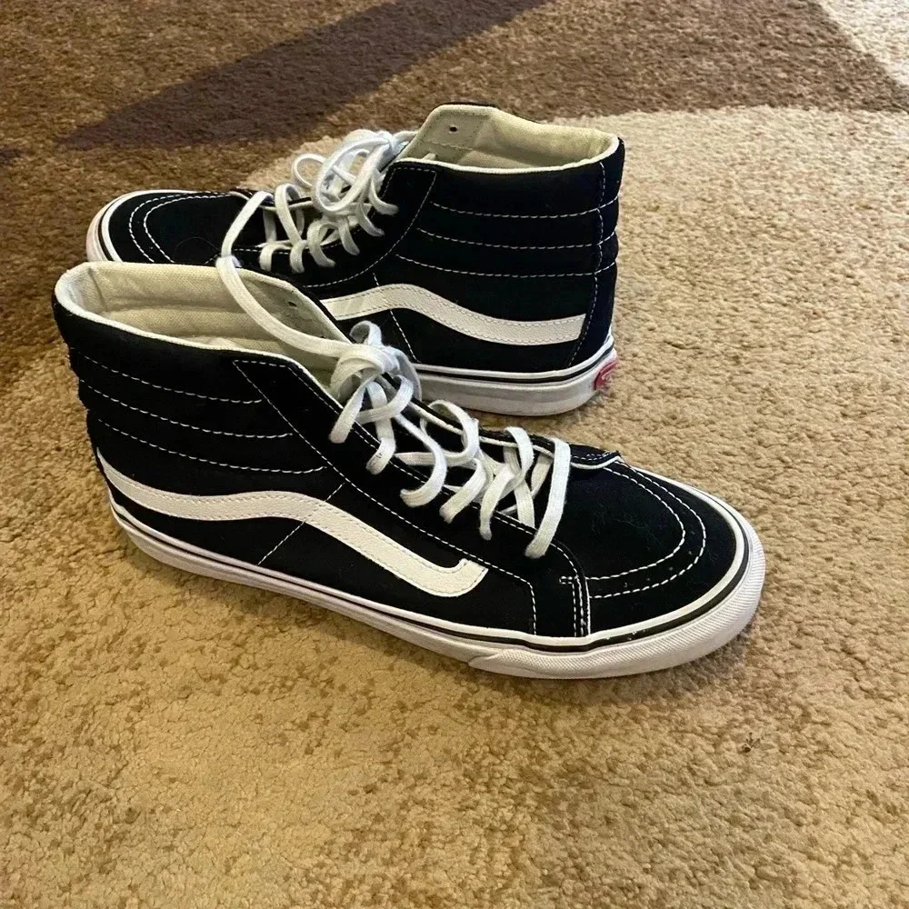 VANS-black &white sneakers - Picture 3 of 4